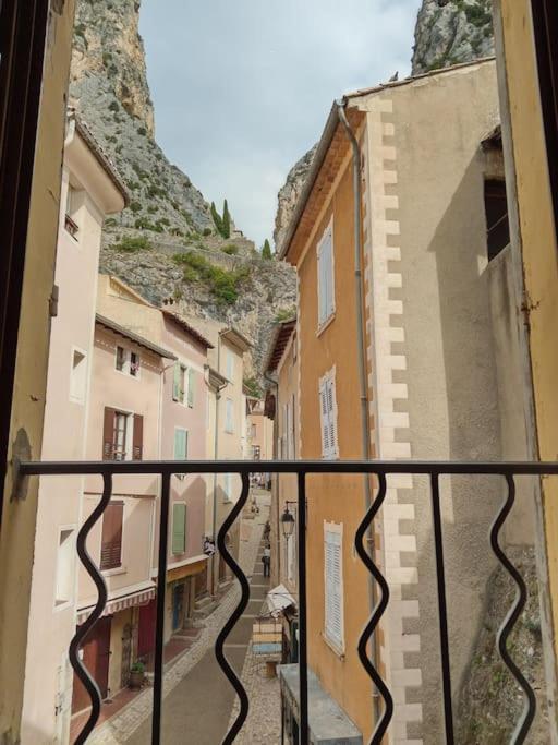 La Fontaine Moustiers-Sainte-Marie Exterior photo