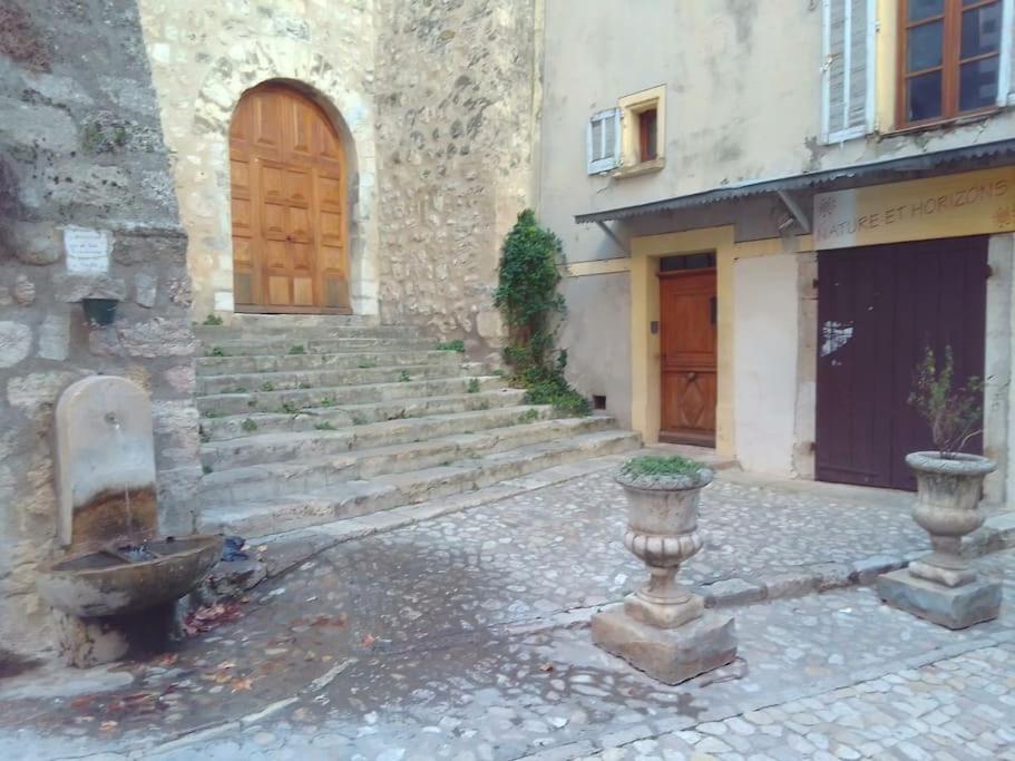 La Fontaine Moustiers-Sainte-Marie Exterior photo